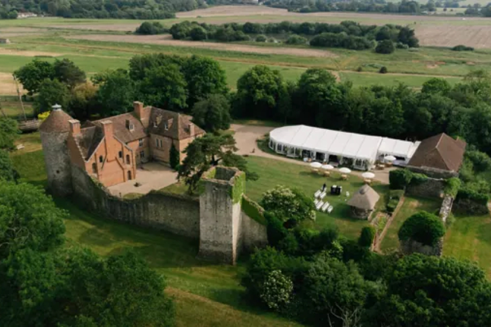 The Castle 1x